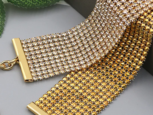 Cosa rende un girocollo di diamanti lucenti il ​​gioiello perfetto?