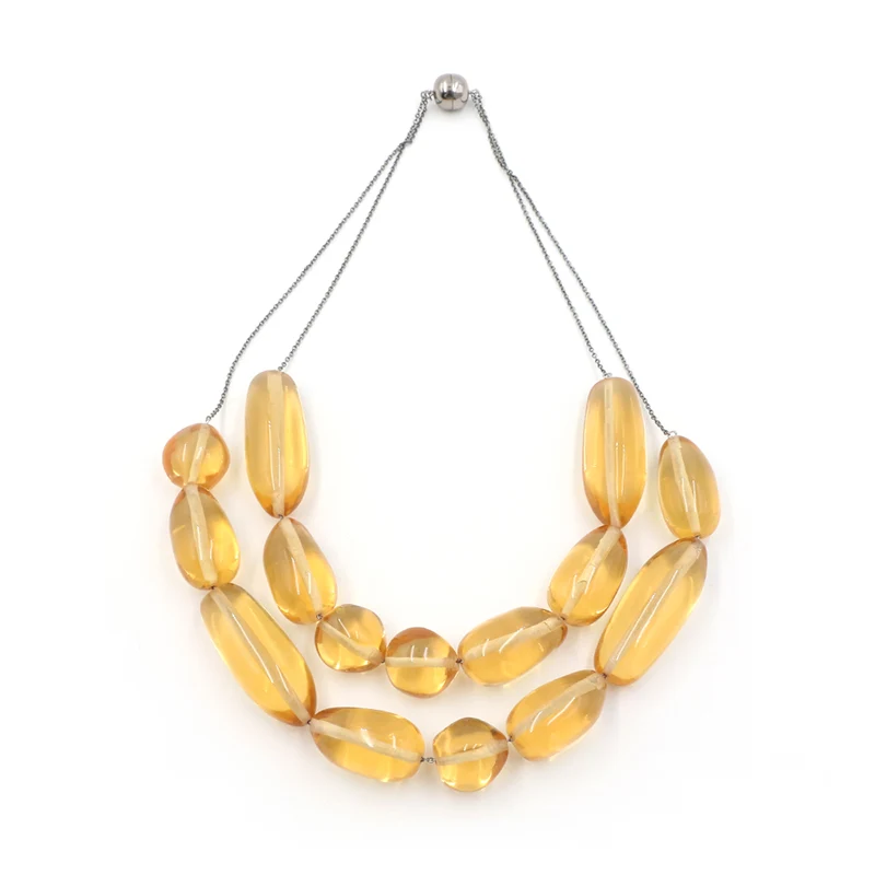 Collana con perline di resina gialla fatta a mano