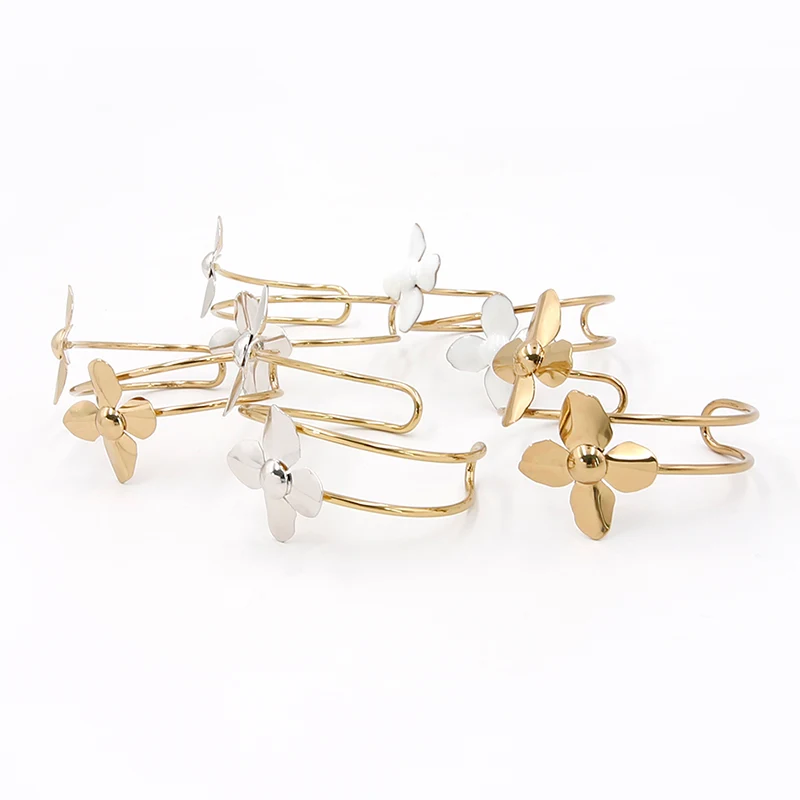 Bracciale aperto per il trifoglio a quattro foglie fortunato